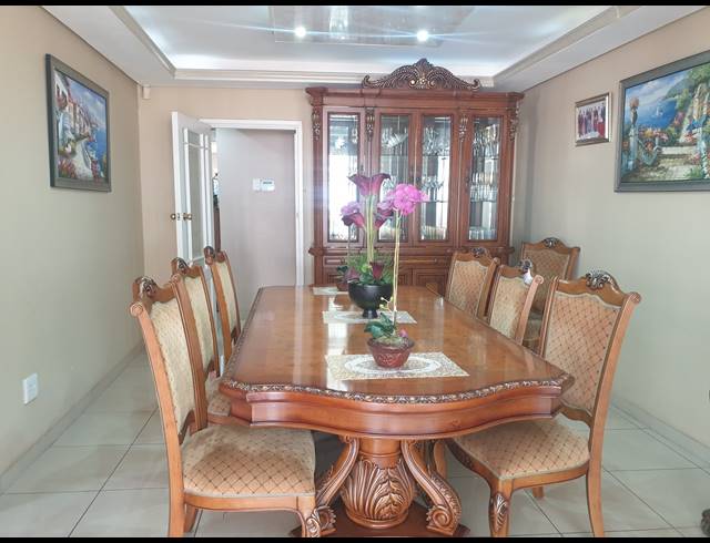 4 BEDROOM HOUSE FOR SALE IN EDGEMOUNT ESTATE